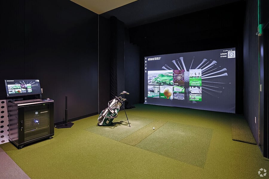 Where modern technology meets classic recreation.
Enjoy a realistic golf experience without leaving the building.