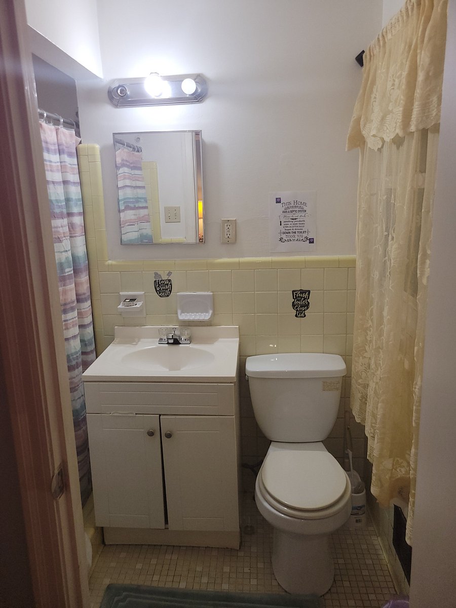 Full bathroom #2