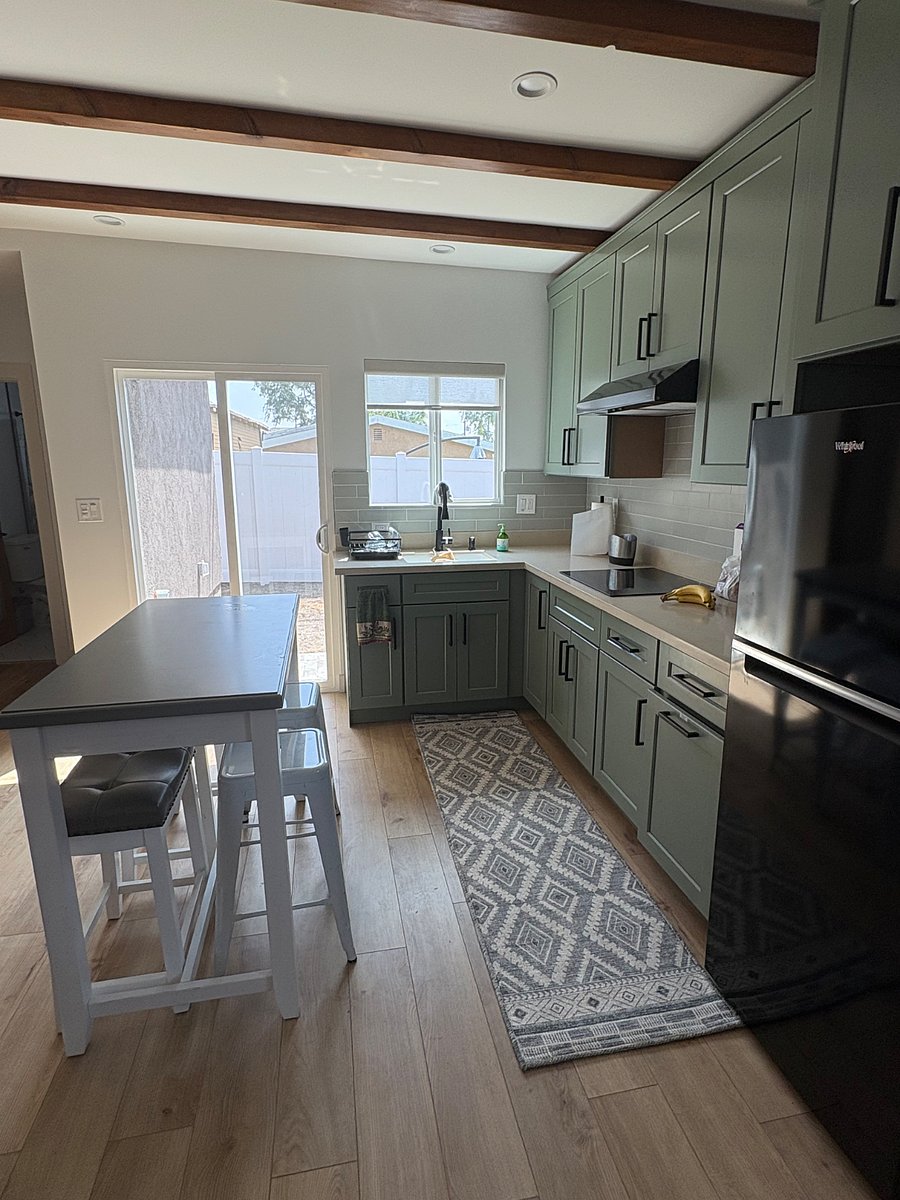 Kitchen with dining table