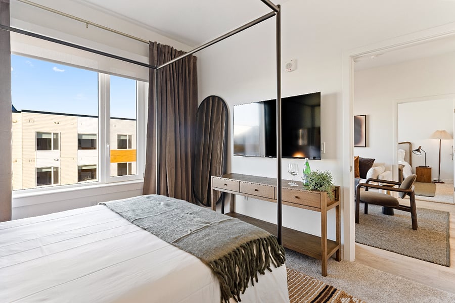 Bright and airy bedroom with contemporary finishes and soothing tones.
Your peaceful haven in the city.