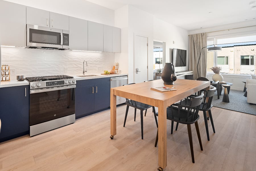 Bright, open, and thoughtfully arranged.
This kitchen and dining island create the ideal setting for memorable stays.