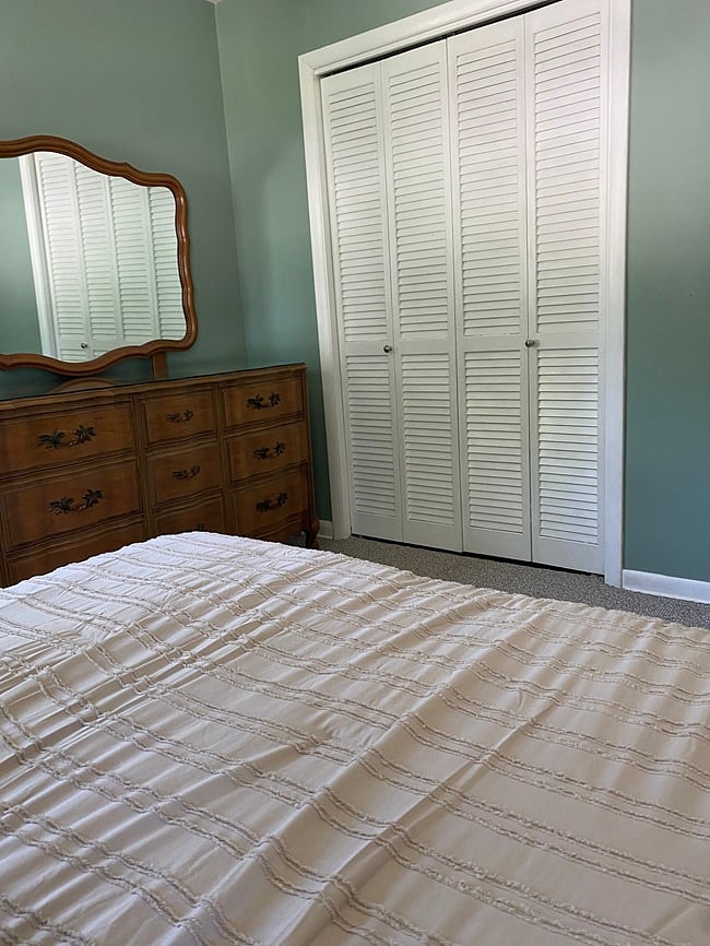 ROOM 1