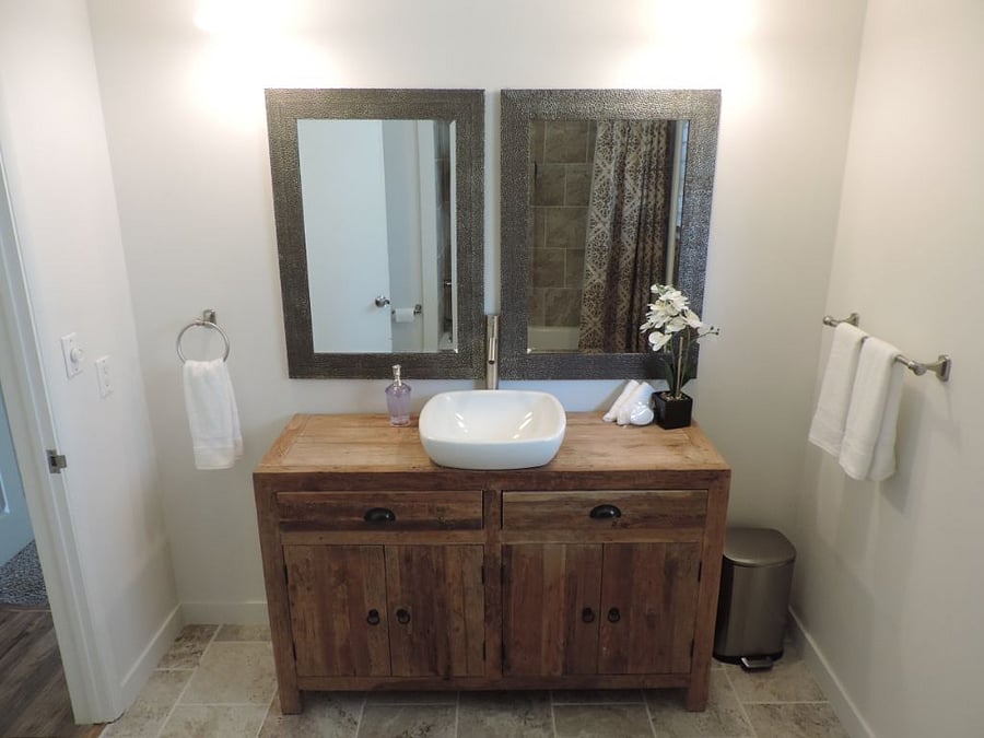 Guest bathroom in the hallway.