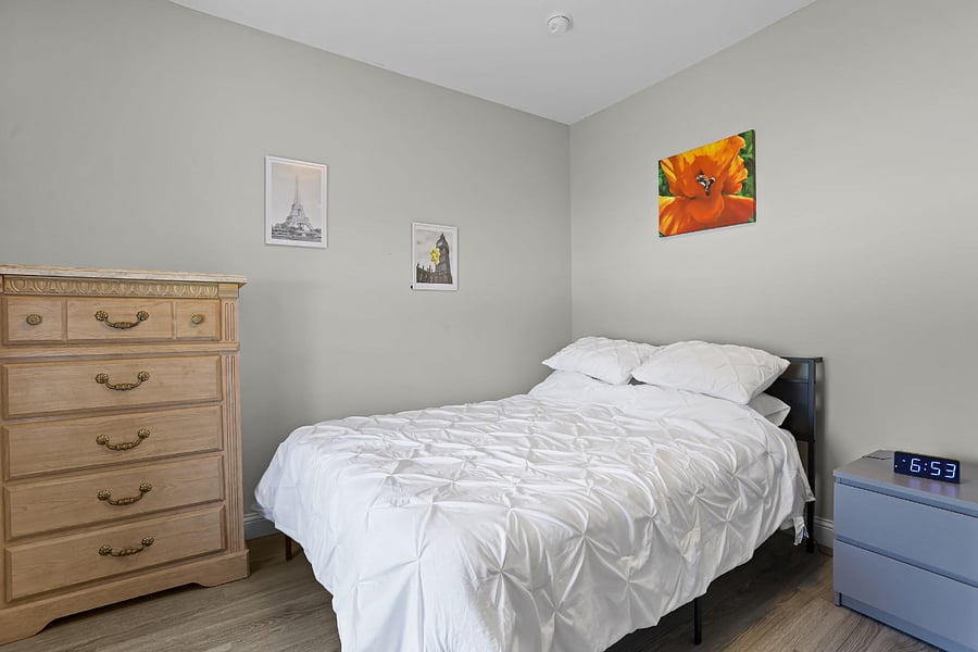 Middle Bedroom
