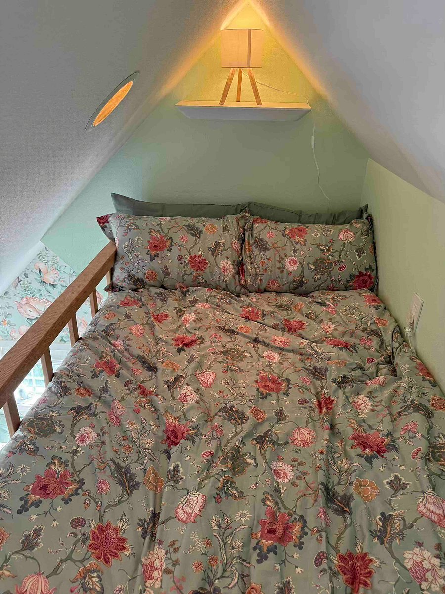 Mezzanine bed