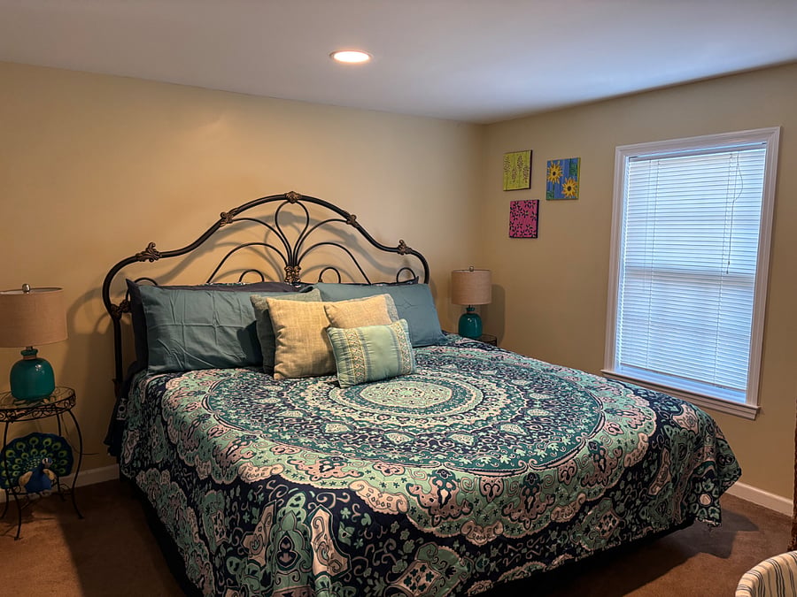 Master bedroom, king bed