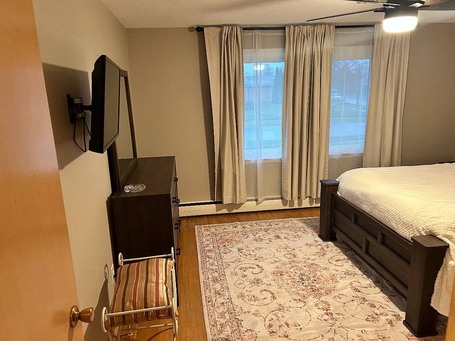 Queen Bedroom 1