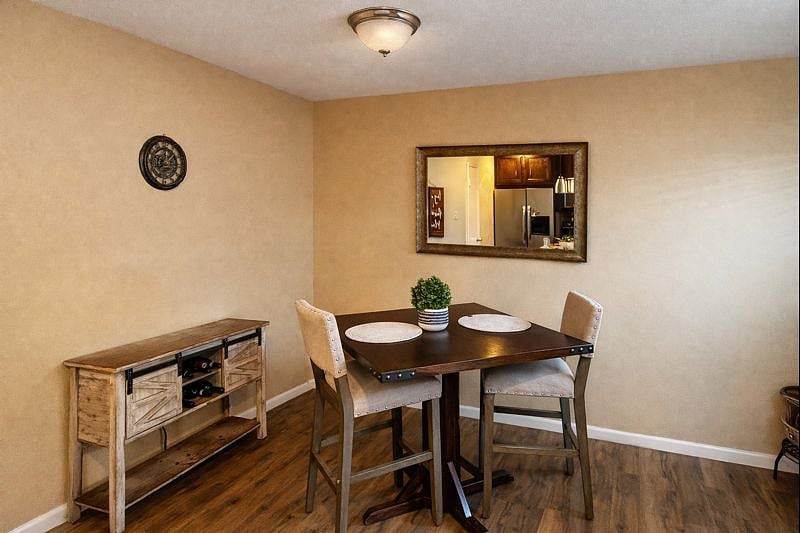 Dining area w/ pub table