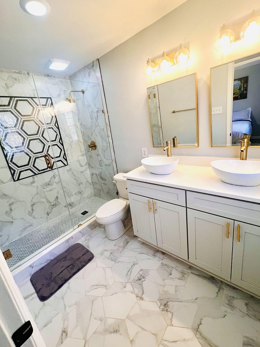 Private Full Bathroom