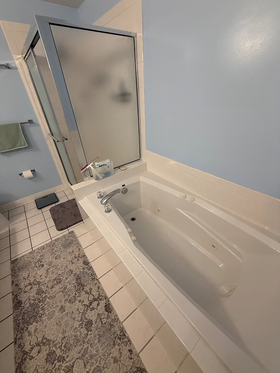 Jacuzzi tub