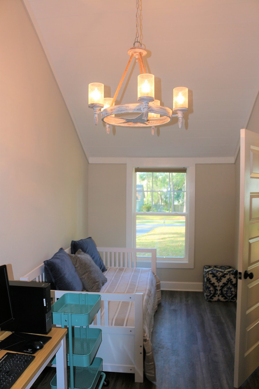 3rd bedroom/ nursery/ office