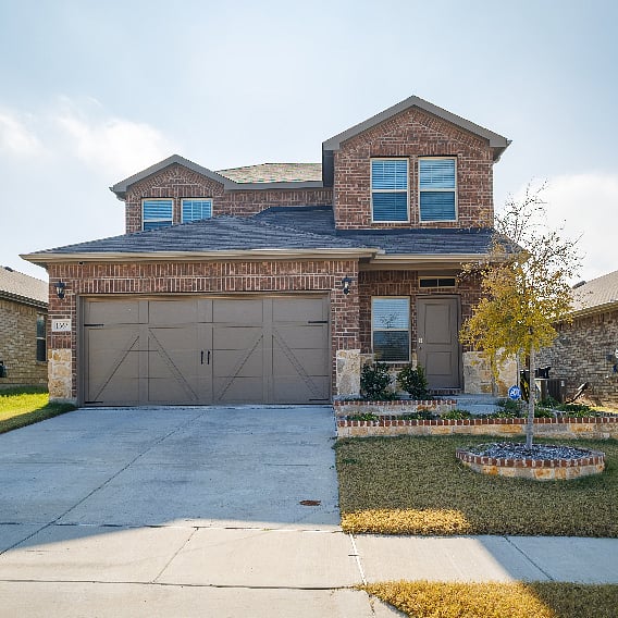 Beautiful, newer-built home in a quiet Crandall neighborhood. Safe, clean, and perfect for traveling professionals.