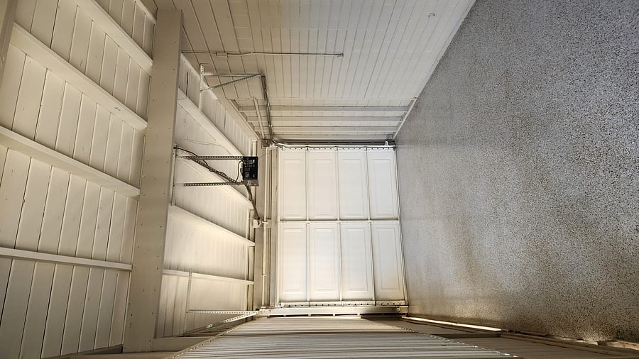 1 car garage with epoxy