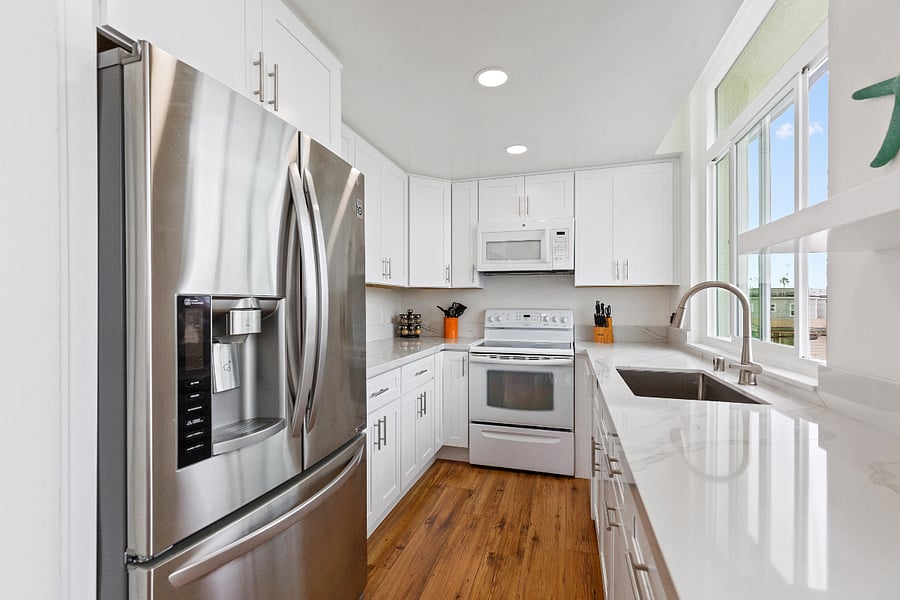 Full-service Kitchen with bayviews