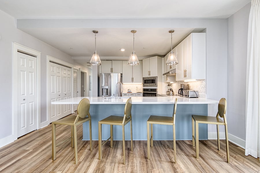 Breakfast bar seating!