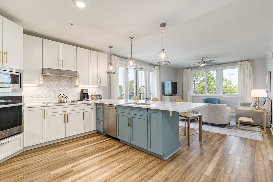 Quartz countertops & breakfast bar!