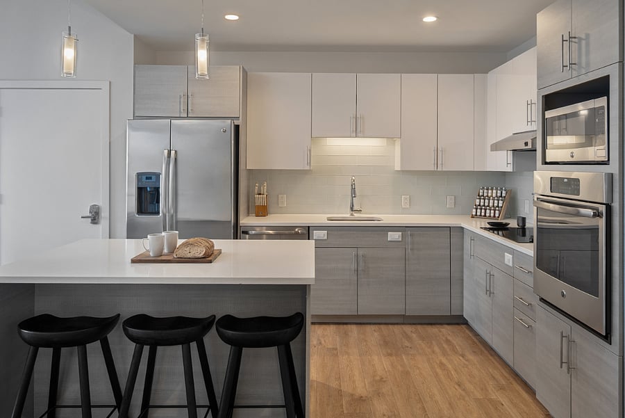 Where clean lines and premium finishes elevate every meal.
This kitchen brings both function and elegance to your stay.
