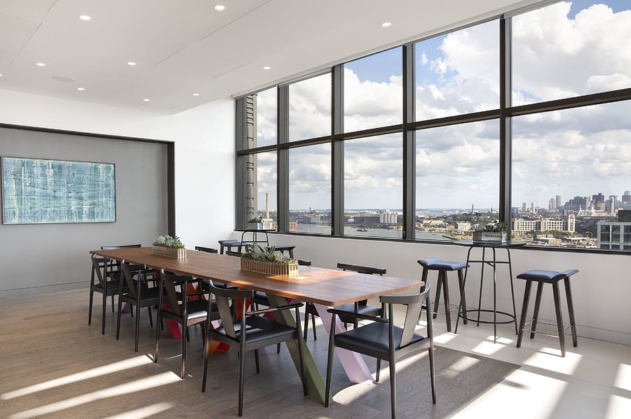 A sophisticated blend of dining comfort and bar-style ambience.
Enjoy a space created for connection and effortless enjoyment.