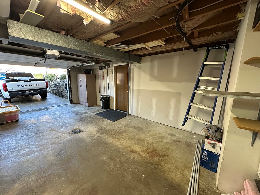 Garage 1 1/2 Space with drive way for 2 more cars