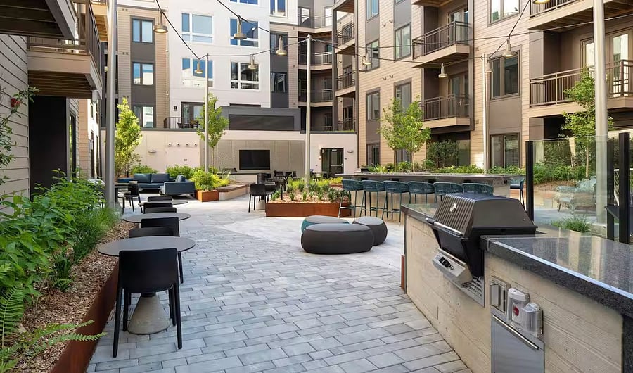 An elegant shared outdoor dining and bar space designed for community and comfort.
A place where every meal or drink feels elevated.