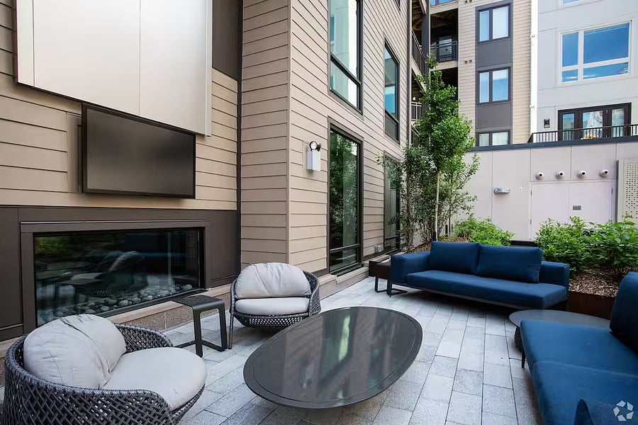 A versatile outdoor communal space that suits meals, meetings, or mingling.
Enjoy refined surroundings made for shared experiences.