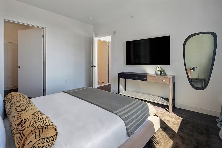 A peaceful sanctuary with thoughtful design in every detail.
Wake refreshed in a space created for pure comfort.