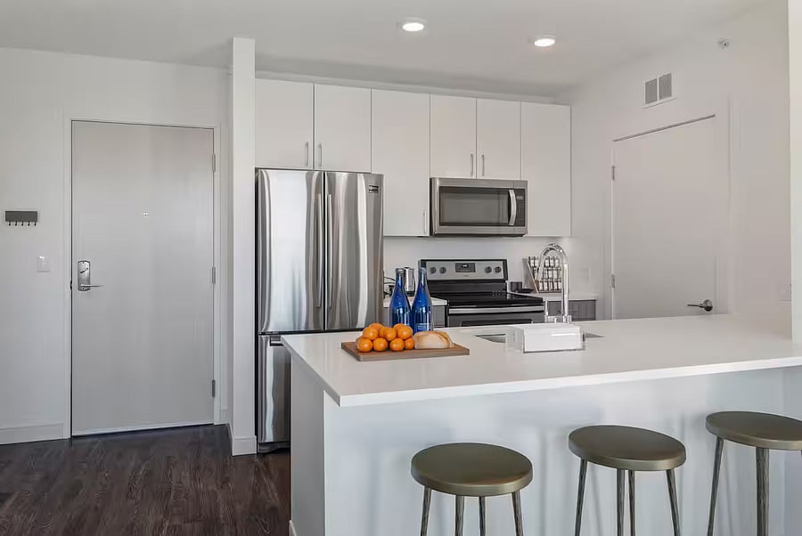 Warm textures and contemporary fixtures define this inviting kitchen.
A refined space that makes cooking feel like a pleasure.