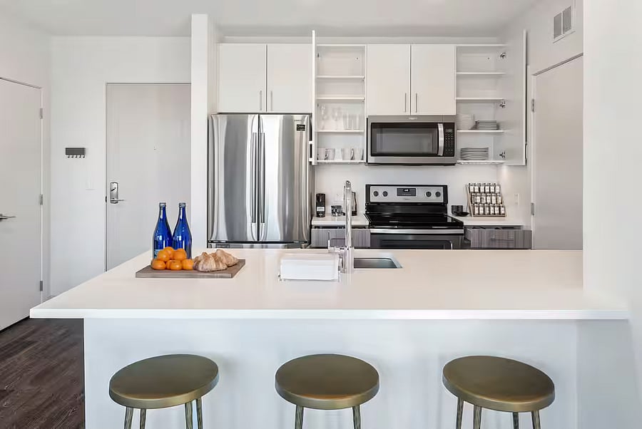 A seamless blend of style and practicality.
Enjoy preparing meals in a kitchen crafted with intention.
