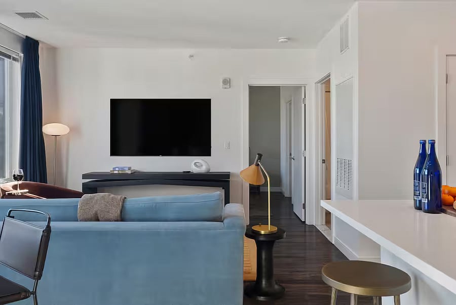 Where luxury feels natural and relaxation comes easy.
A living room designed to elevate every moment of your stay.