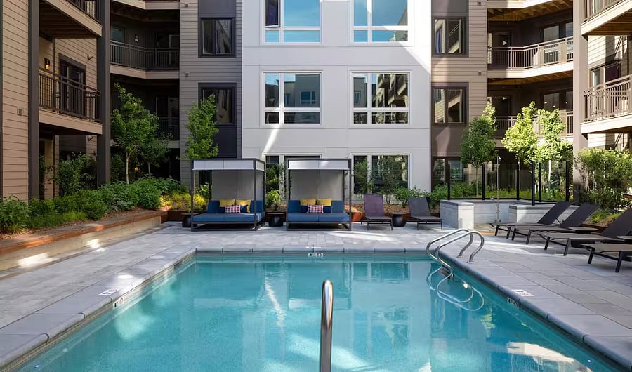 A tranquil swimming area crafted for comfort and style.
Perfect for unwinding, cooling off, or enjoying time outdoors.