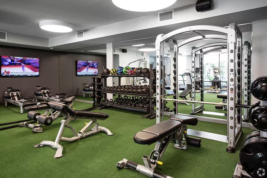 Whether you lift, stretch, or ride, this gym has you covered.
A refined space for daily wellness and strength.