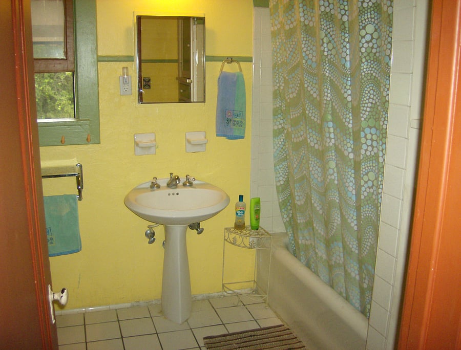 Full bathroom