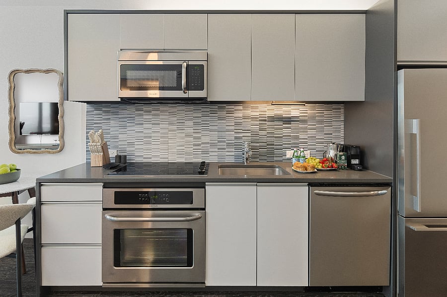 A beautifully curated kitchen with everything you need within reach.
Perfect for anything from quick breakfasts to relaxed dinners.