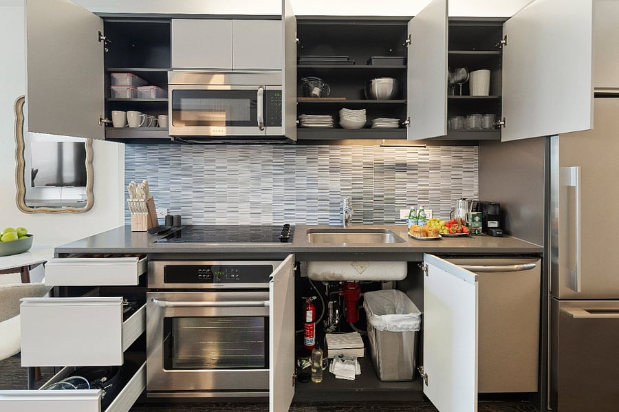 Warm textures and contemporary fixtures define this inviting kitchen.
A refined space that makes cooking feel like a pleasure.