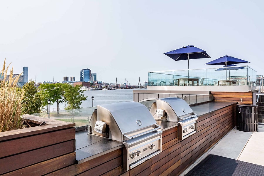 A beautifully landscaped courtyard inviting you to slow down.
Cook, dine, and enjoy quality time at the well-equipped BBQ spots.