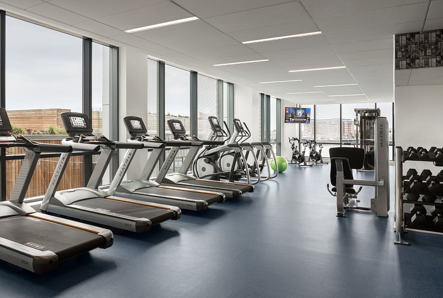 A modern fitness center designed for both energy and focus.
Stay committed to your routine in a space built for performance.