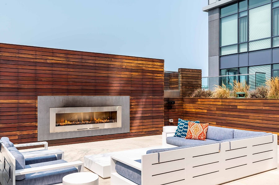 An outdoor lounge made for lingering, relaxing, and feeling at ease.
Experience comfort wrapped in contemporary sophistication.