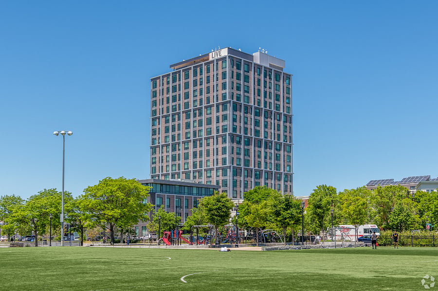A striking building that blends style, function, and serenity.
Your elevated home base for an exceptional stay.