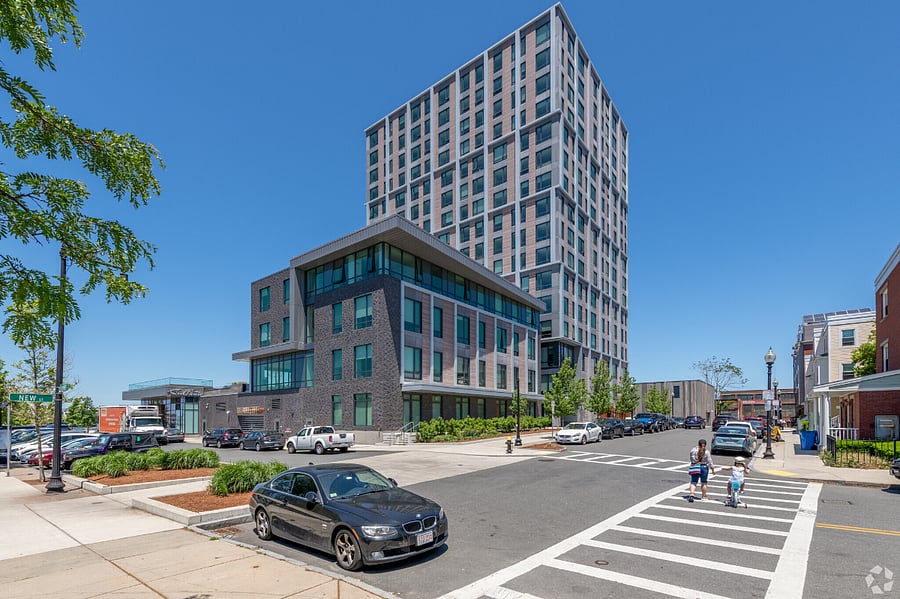 Sophisticated architecture paired with world-class amenities.
Relax in a building designed with modern living in mind.