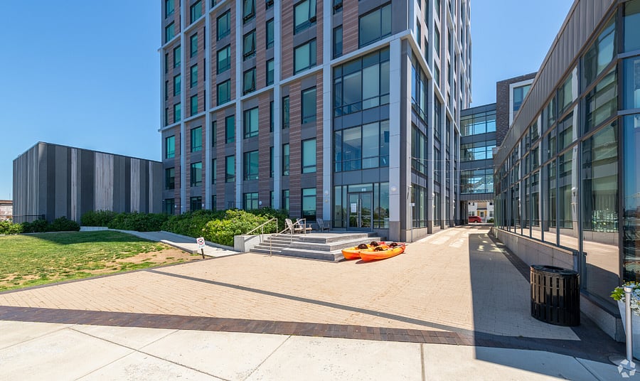 From the inviting entrance to the curated interiors, this building impresses.
A perfect backdrop for your stay, both inside and out.