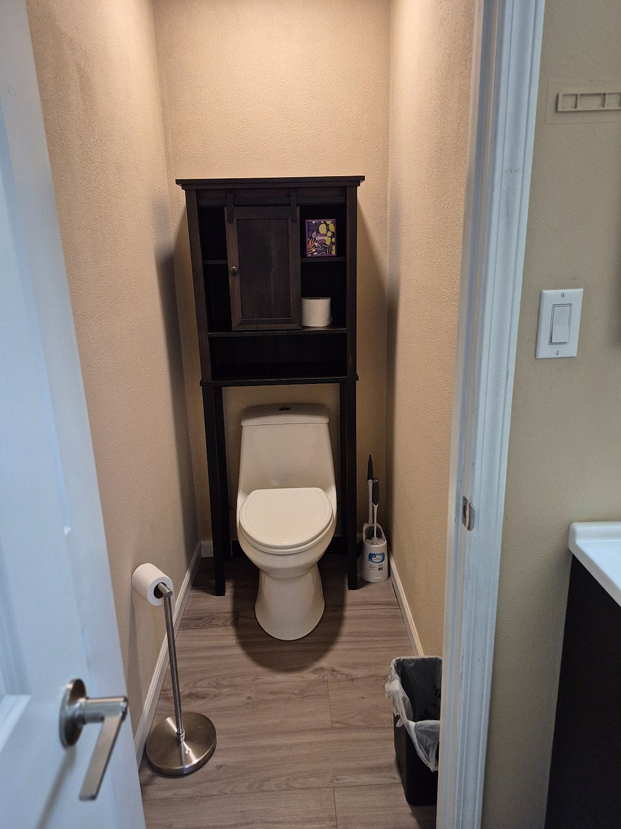 Enclosed toilet area