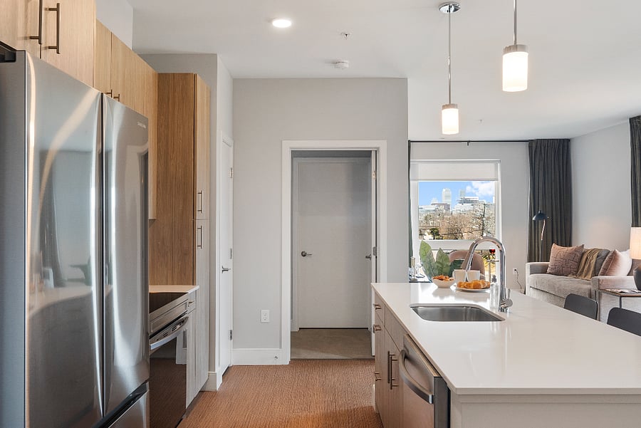 An elegant dining island framed by clean lines and premium finishes.
A space where cooking becomes a pleasure and dining becomes an experience.