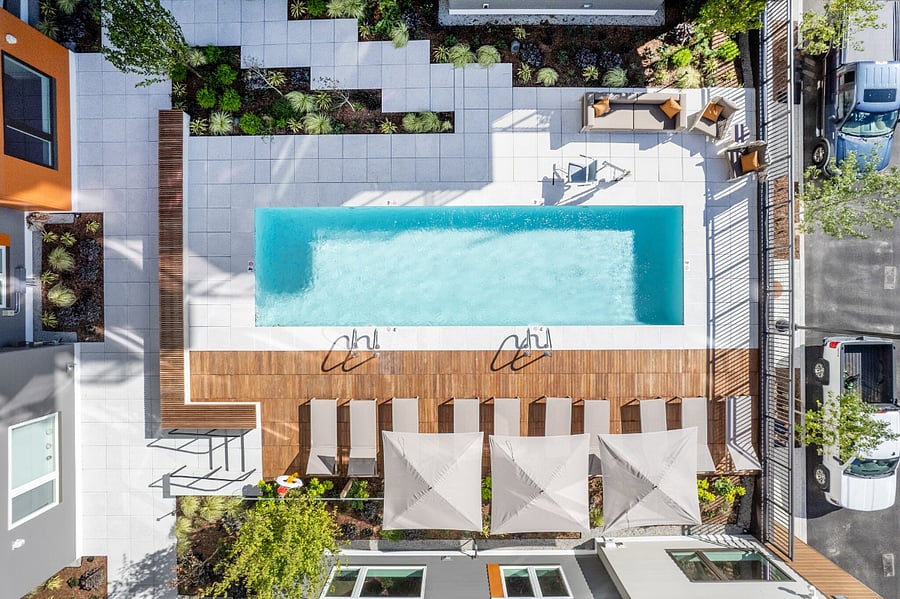 A refreshing pool and poolside retreat with thoughtfully designed spaces.
Settle into a lounge that elevates both rest and relaxation.