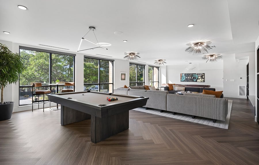 A stylish billiards lounge designed for relaxed, social moments.
Challenge a friend and enjoy an evening of effortless fun.