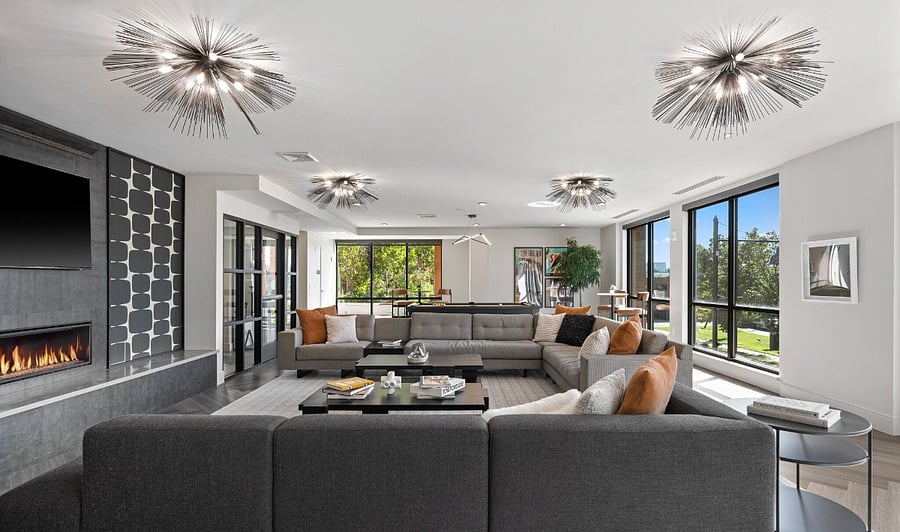 A stylish, serene lounge that elevates your entire stay.
Find comfort in a space where every detail feels intentional.
