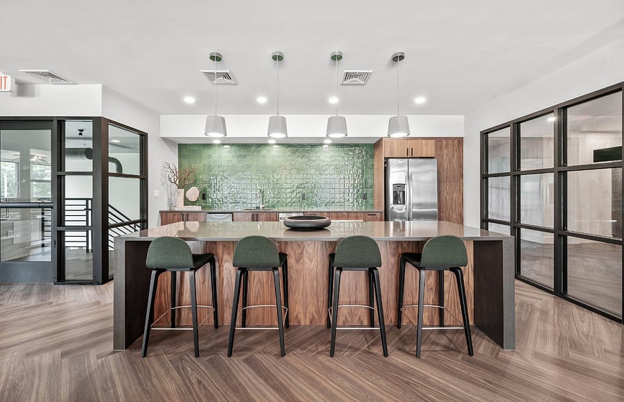 A warm and welcoming communal dining room with contemporary charm.
Experience the joy of gathering in a stylish shared space.