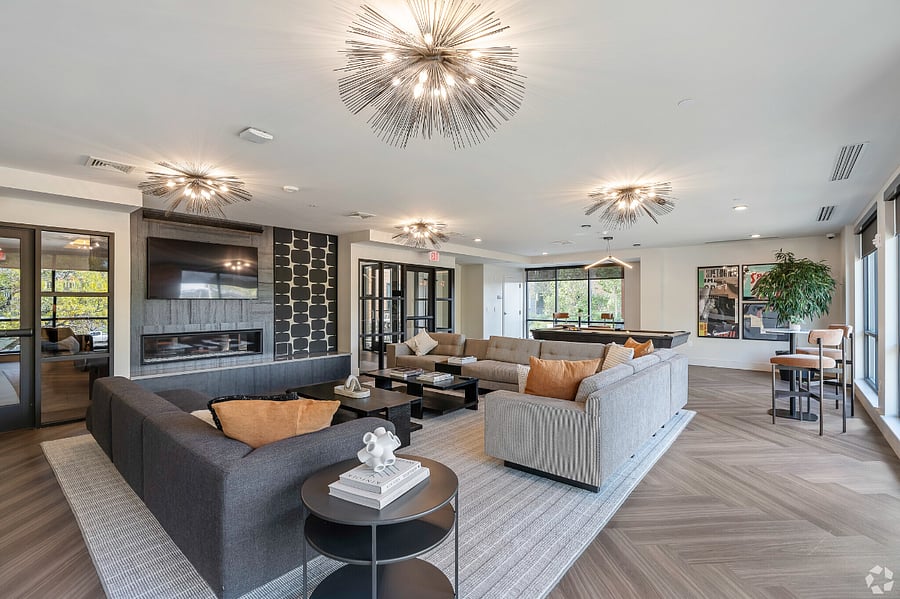 A thoughtfully designed lounge offering comfort at every angle.
Perfect for reading, relaxing, or sharing moments together.
