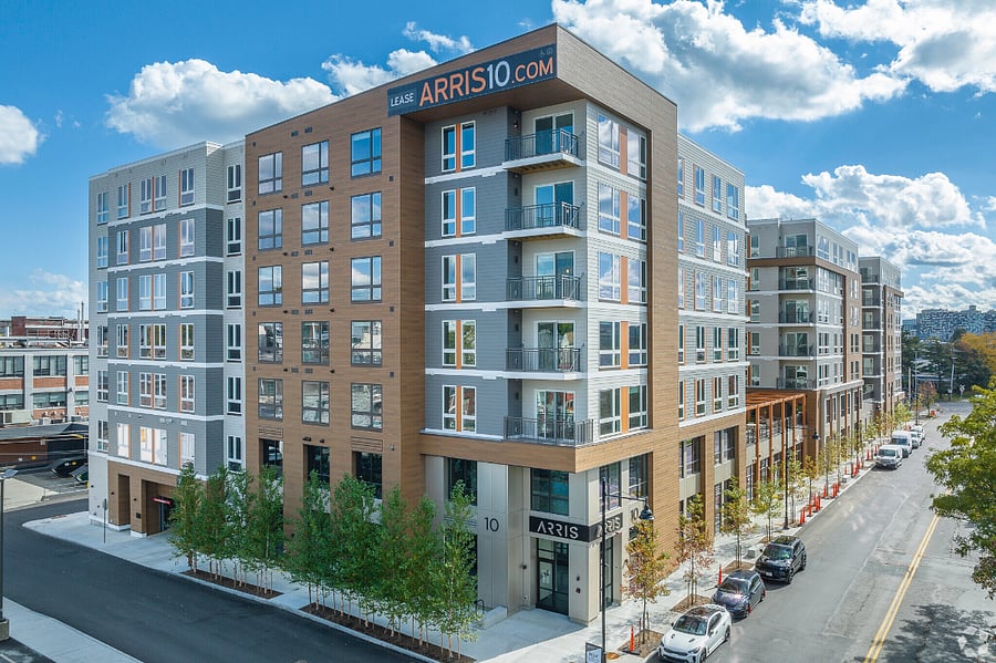 Where architectural elegance meets everyday comfort.
This building offers a refined, upscale environment for all guests.
