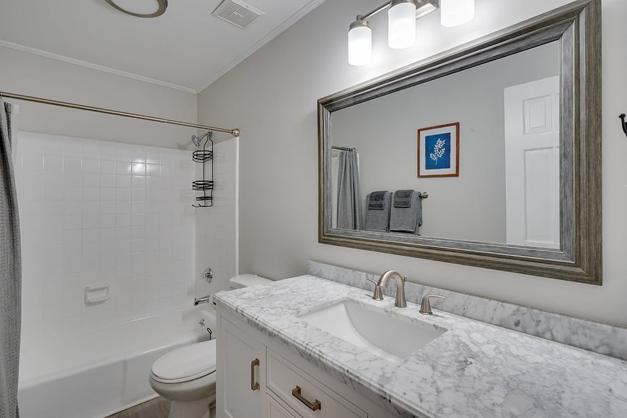 2nd ensuite bathroom