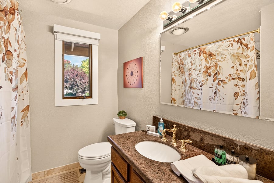 Main level private bath (shower and tub) between bedroom 2/3
